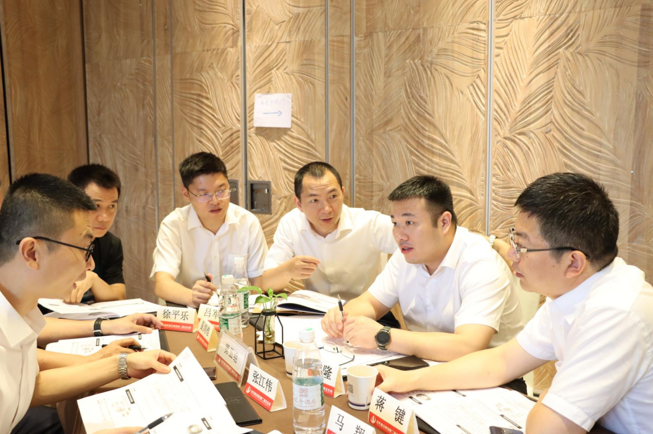 2021年6月25日-26日，w66旗舰厅二建组织开展了2021年中高层主管执行力培训。本次培训特邀清华、北大、上海交大总裁班讲师，中国企业家协会特聘高级讲师许晋老师进行授课。